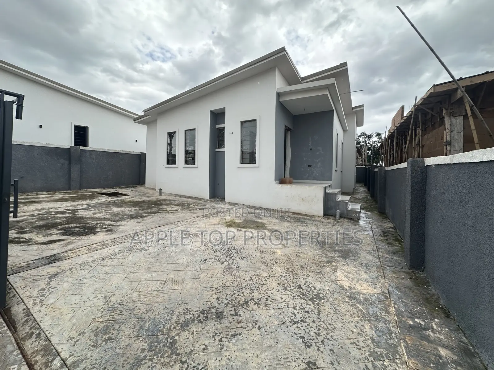 4bdrm Bungalow in Enugu for sale