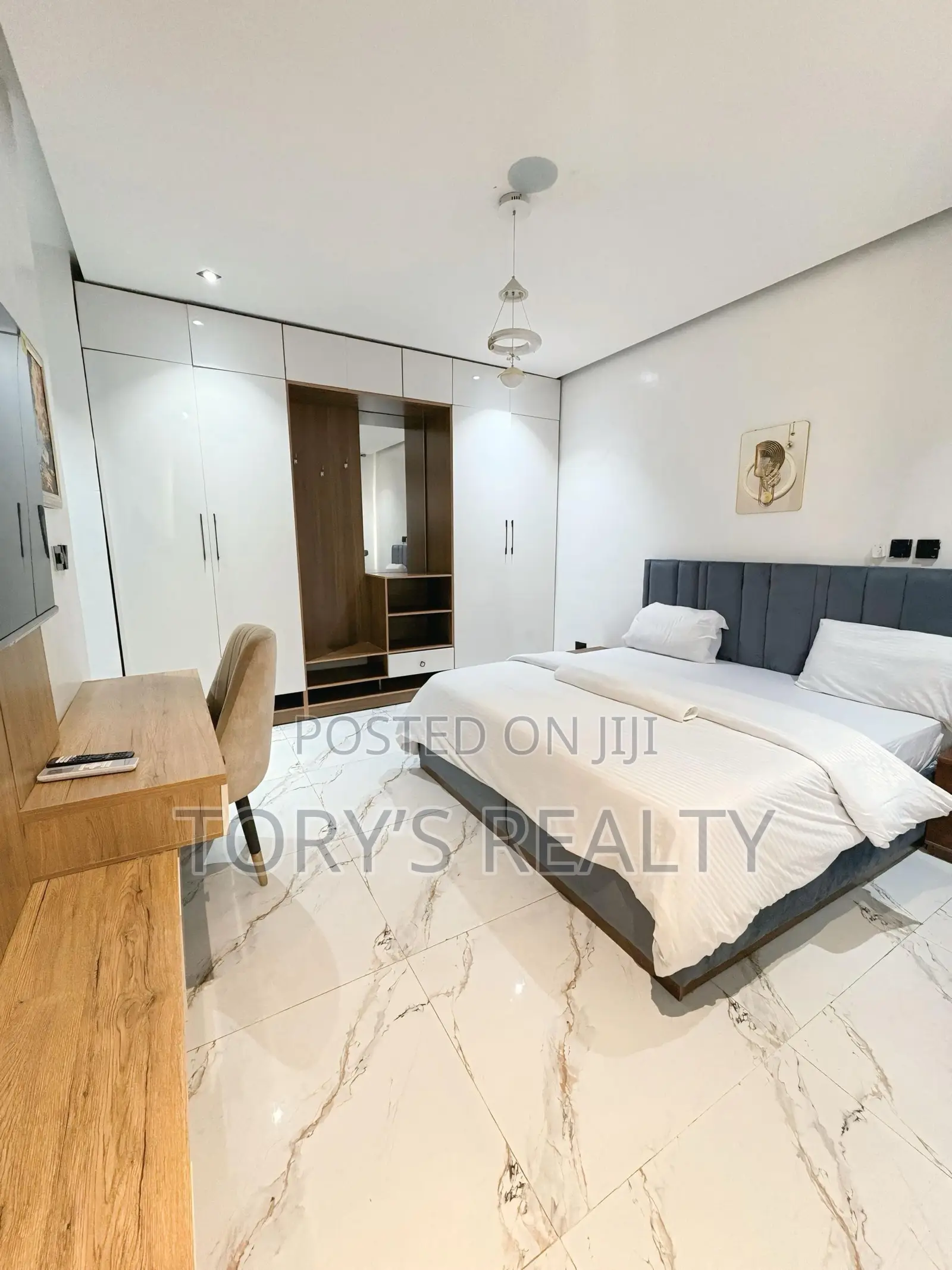 Luxuriously Furnished 2 Bedroom Apartment