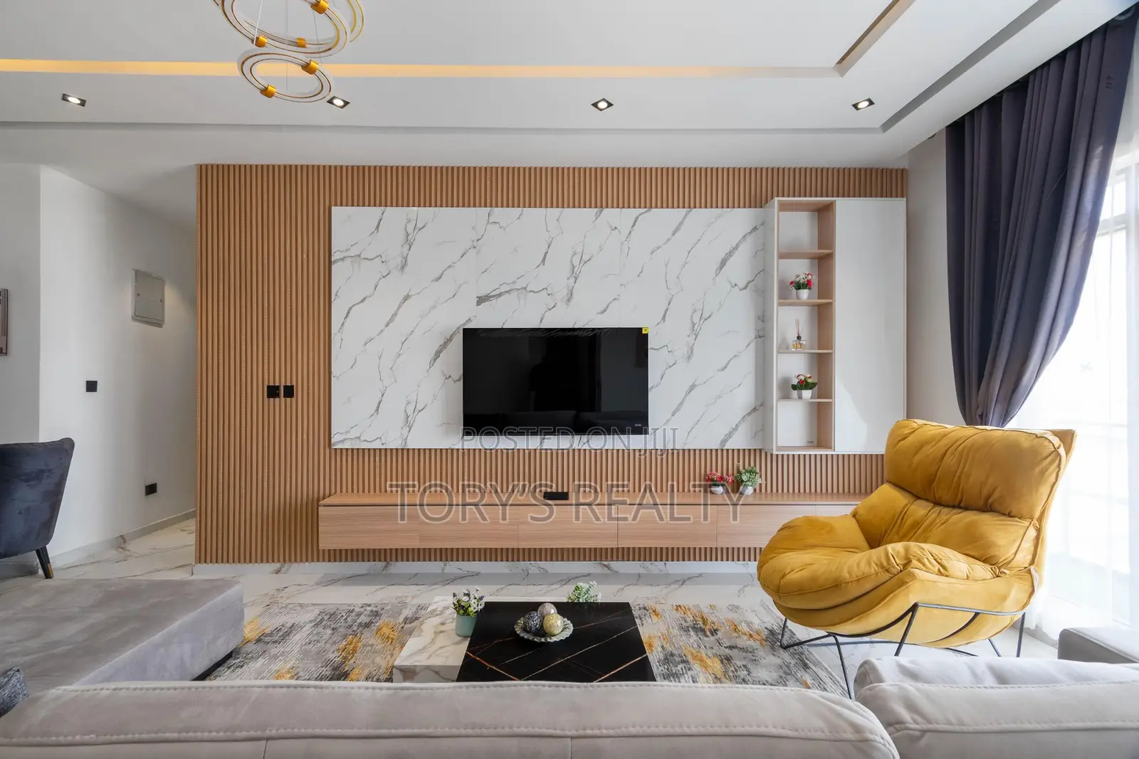 Luxuriously Furnished 2 Bedroom Apartment