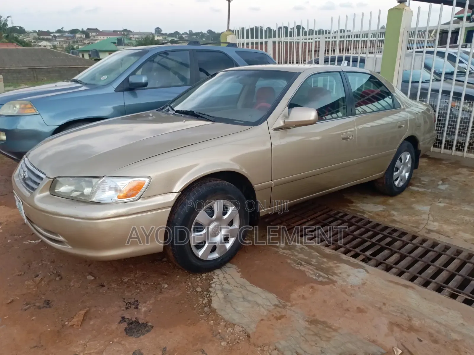 Toyota Camry LE 4dr Sedan (2.4L 4cyl 5M) 2002 Gold