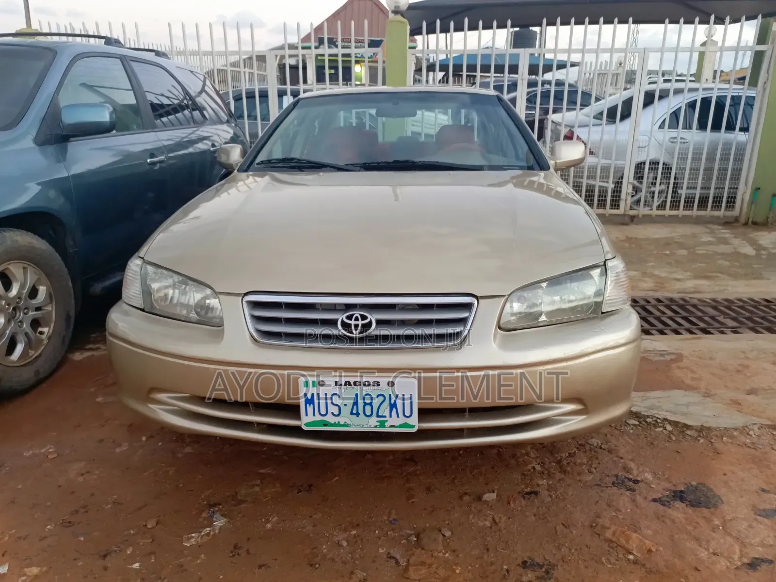 Toyota Camry LE 4dr Sedan (2.4L 4cyl 5M) 2002 Gold
