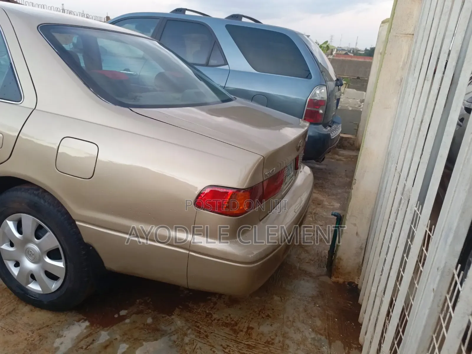 Toyota Camry LE 4dr Sedan (2.4L 4cyl 5M) 2002 Gold