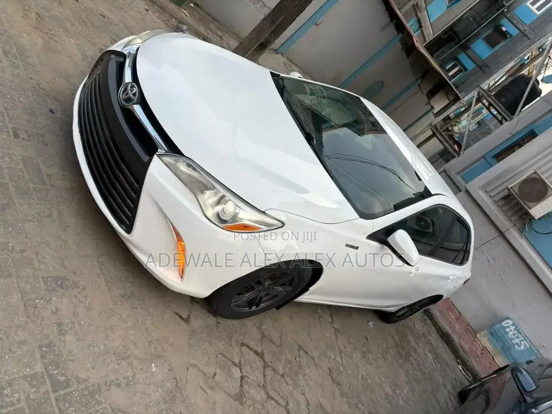 Toyota Camry 2017 White