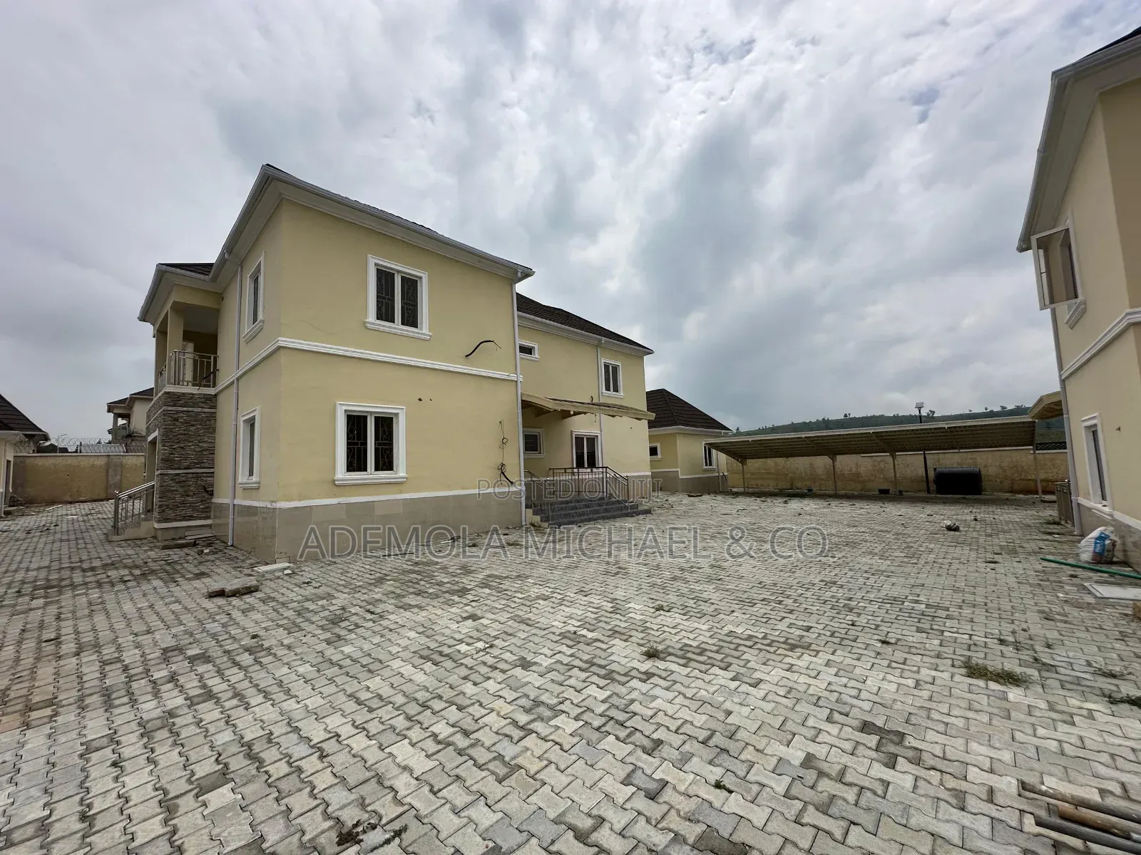 6bdrm Duplex in 2 Units 6 Bedroom, Asokoro for sale