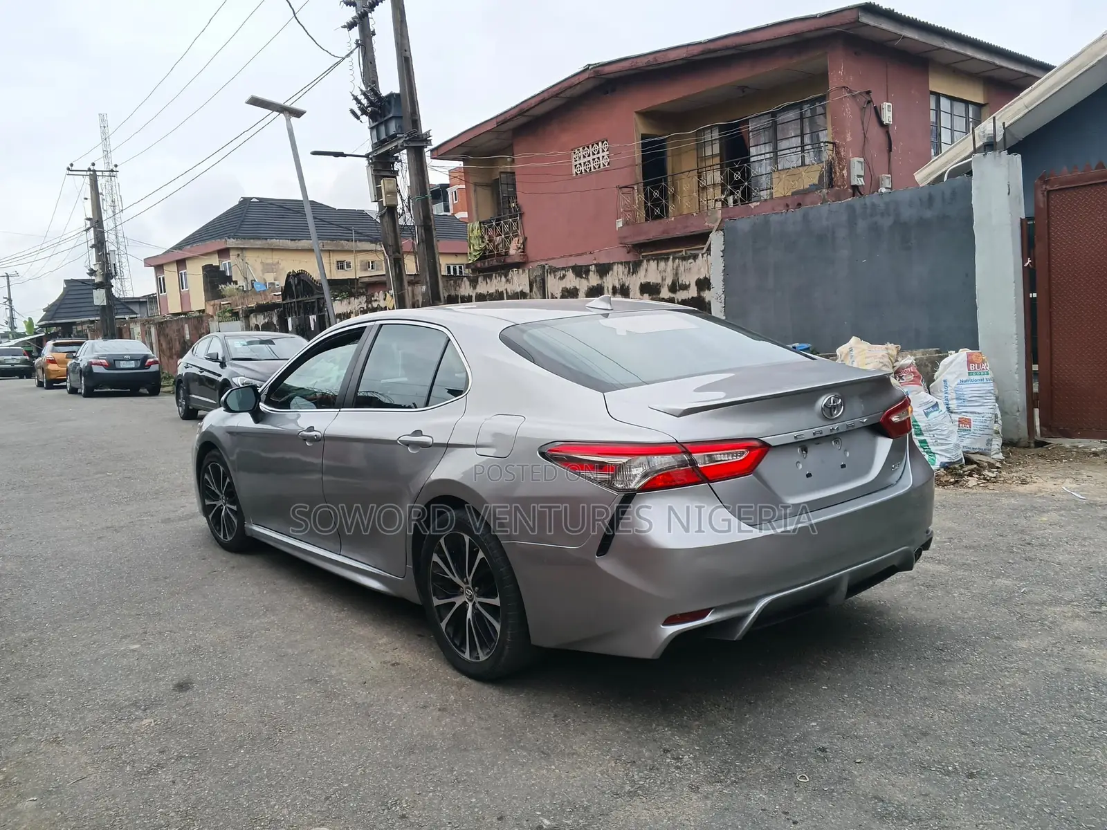 Toyota Camry SE (2.5L 4cyl 8A) 2019 Silver