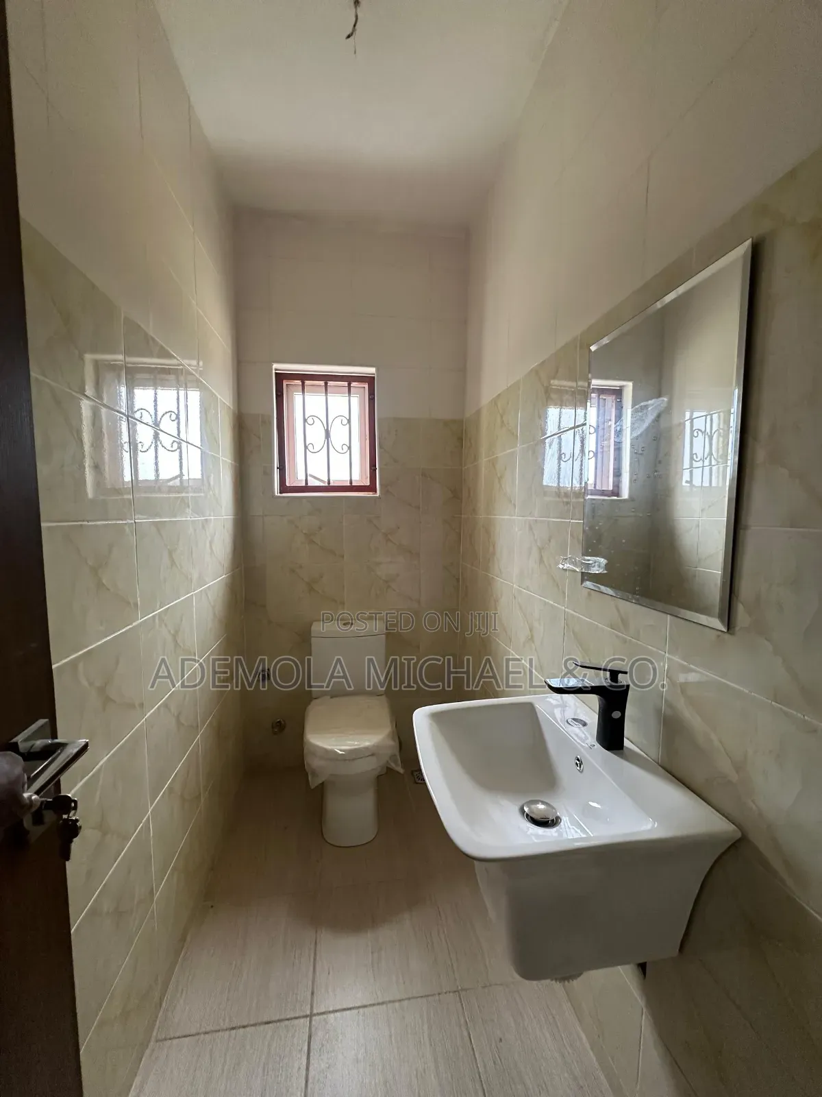 3bdrm Block of Flats in Admiralty Estate for rent