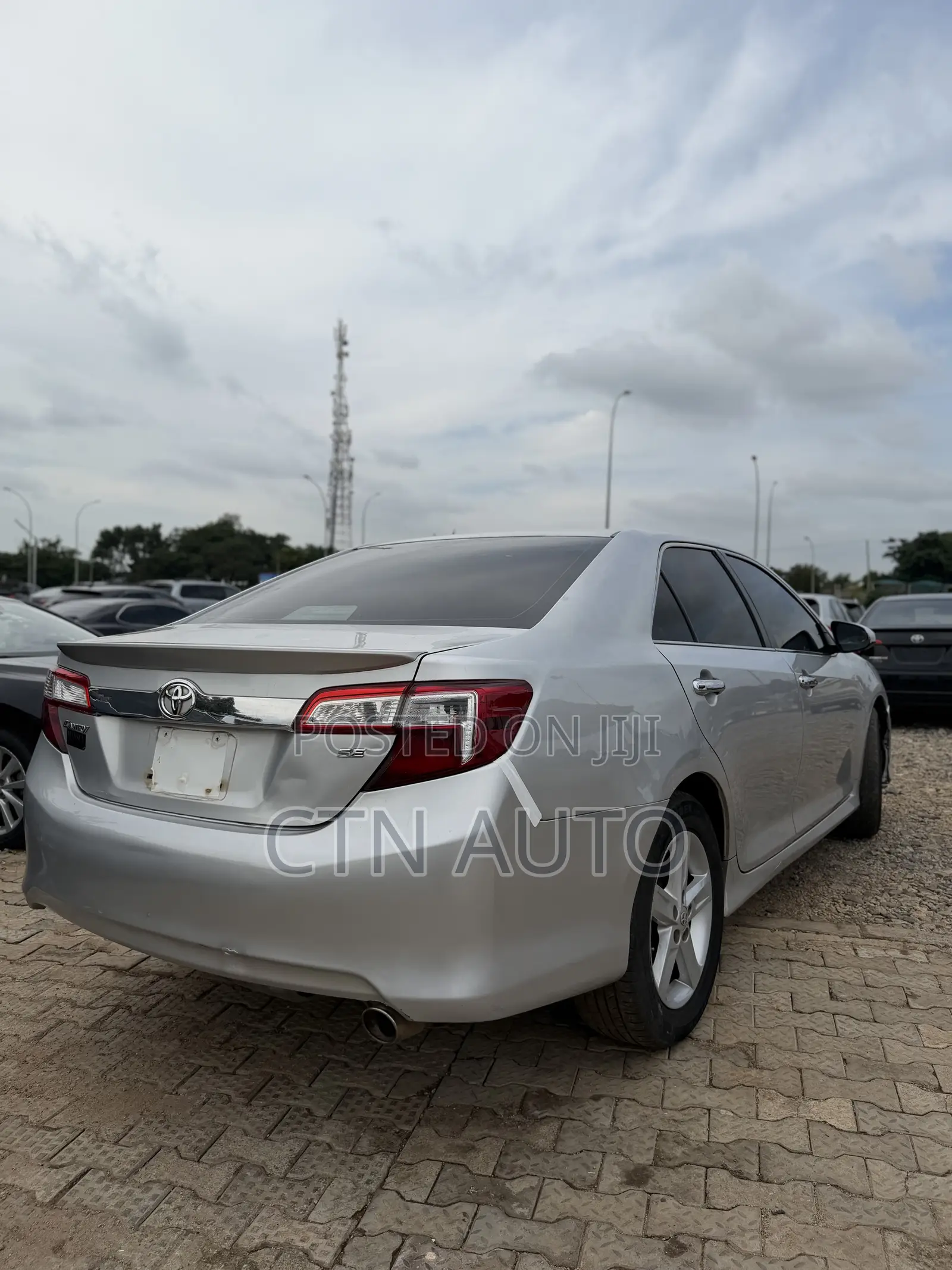 Toyota Camry SE 4dr Sedan (2.5L 4cyl 6A) 2013 Silver