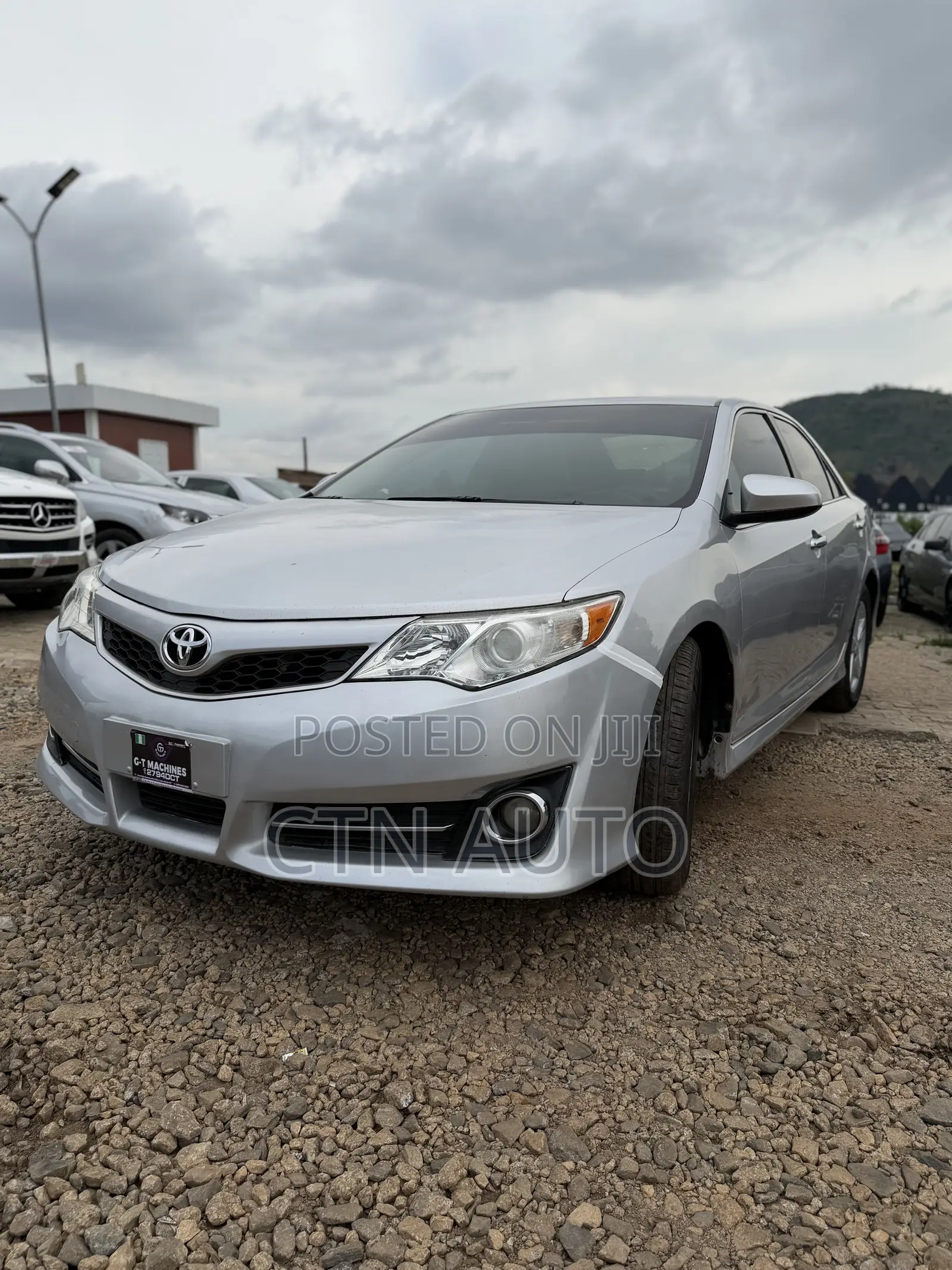 Toyota Camry SE 4dr Sedan (2.5L 4cyl 6A) 2013 Silver