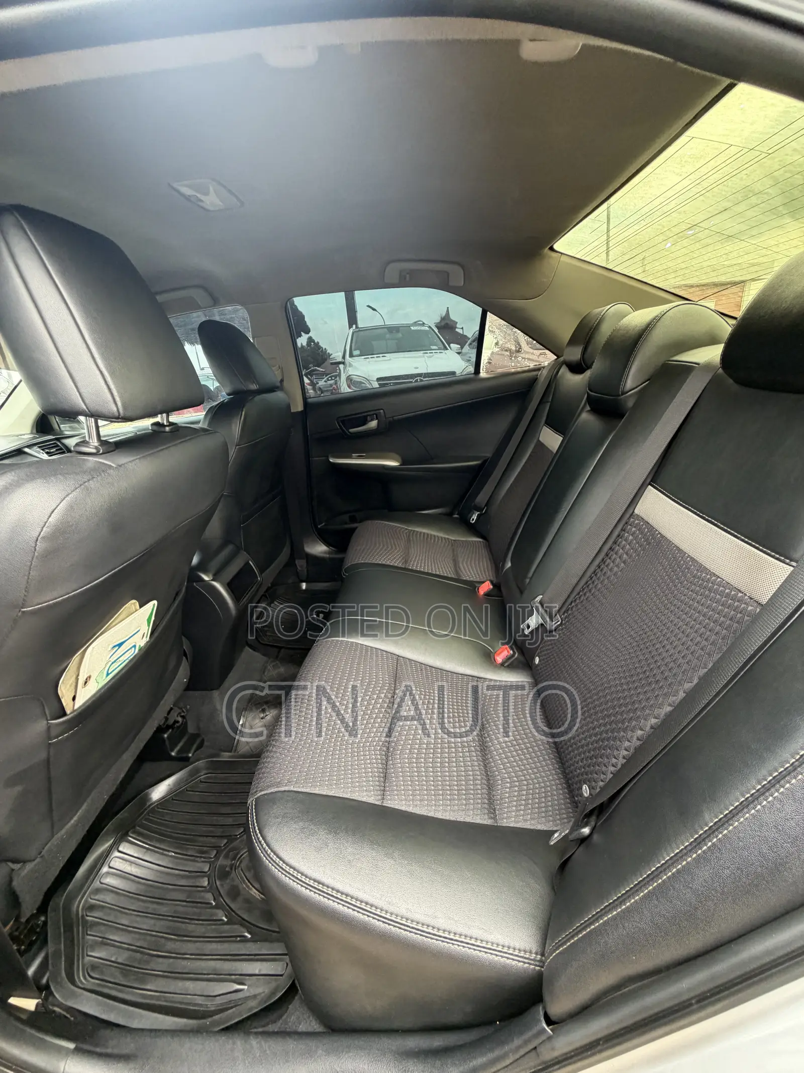 Toyota Camry SE 4dr Sedan (2.5L 4cyl 6A) 2013 Silver