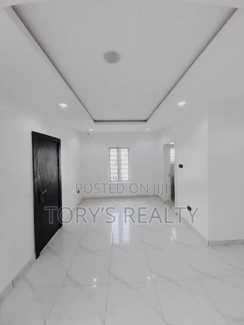 6bdrm Duplex in Chevron for sale