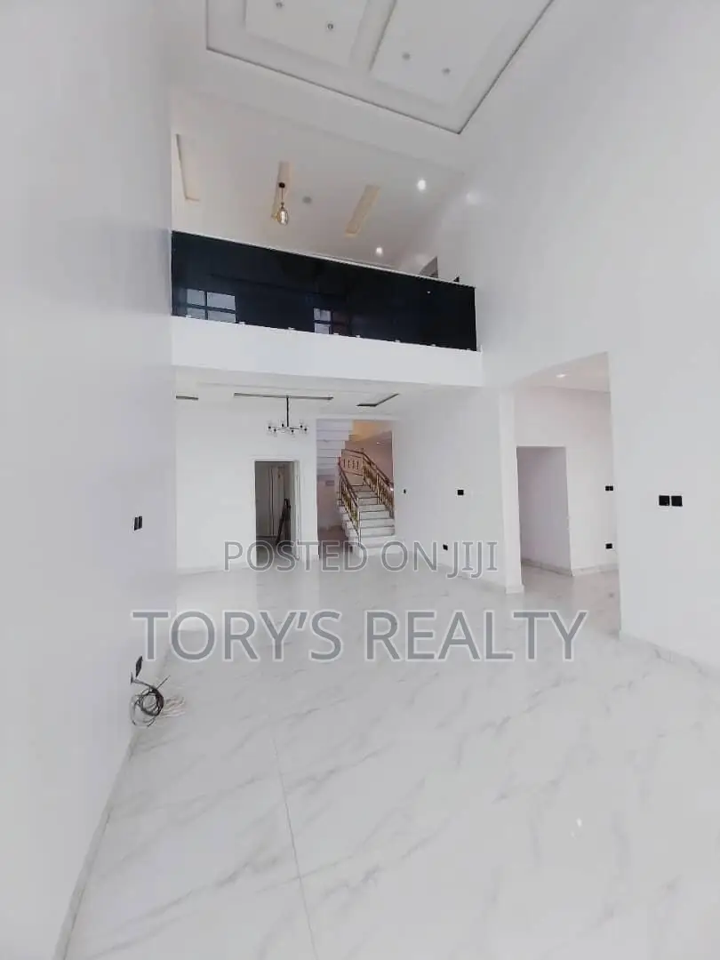 6bdrm Duplex in Chevron for sale