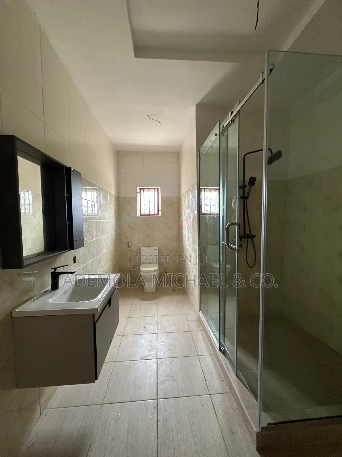 3bdrm Block of Flats in Admiralty Estate for rent