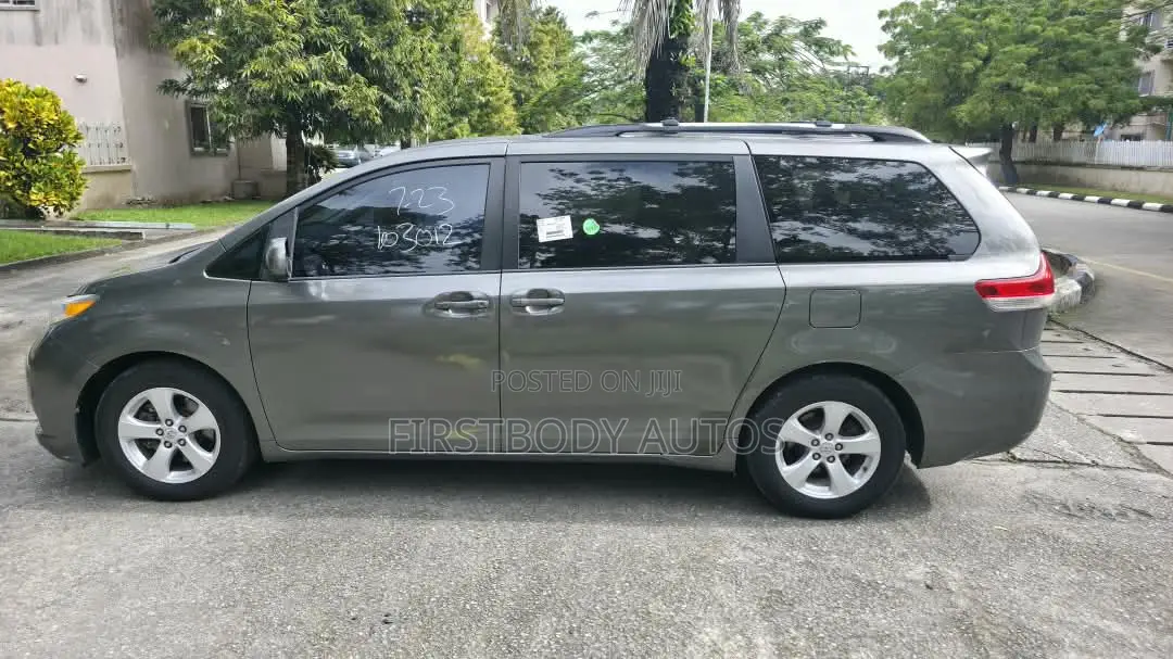 Toyota Sienna 2011 Gray