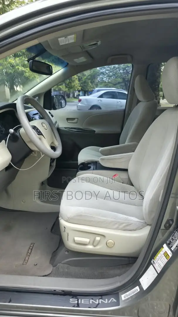 Toyota Sienna 2011 Gray