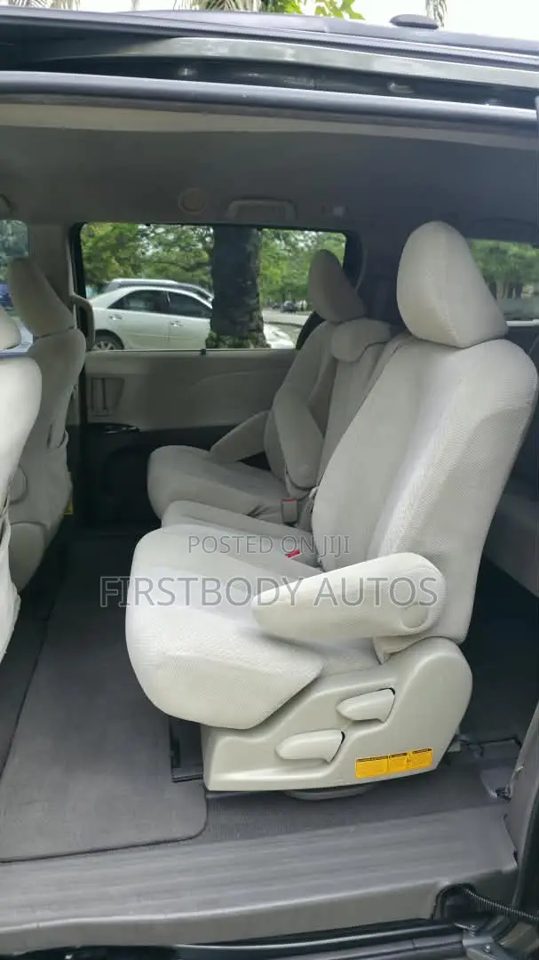 Toyota Sienna 2011 Gray