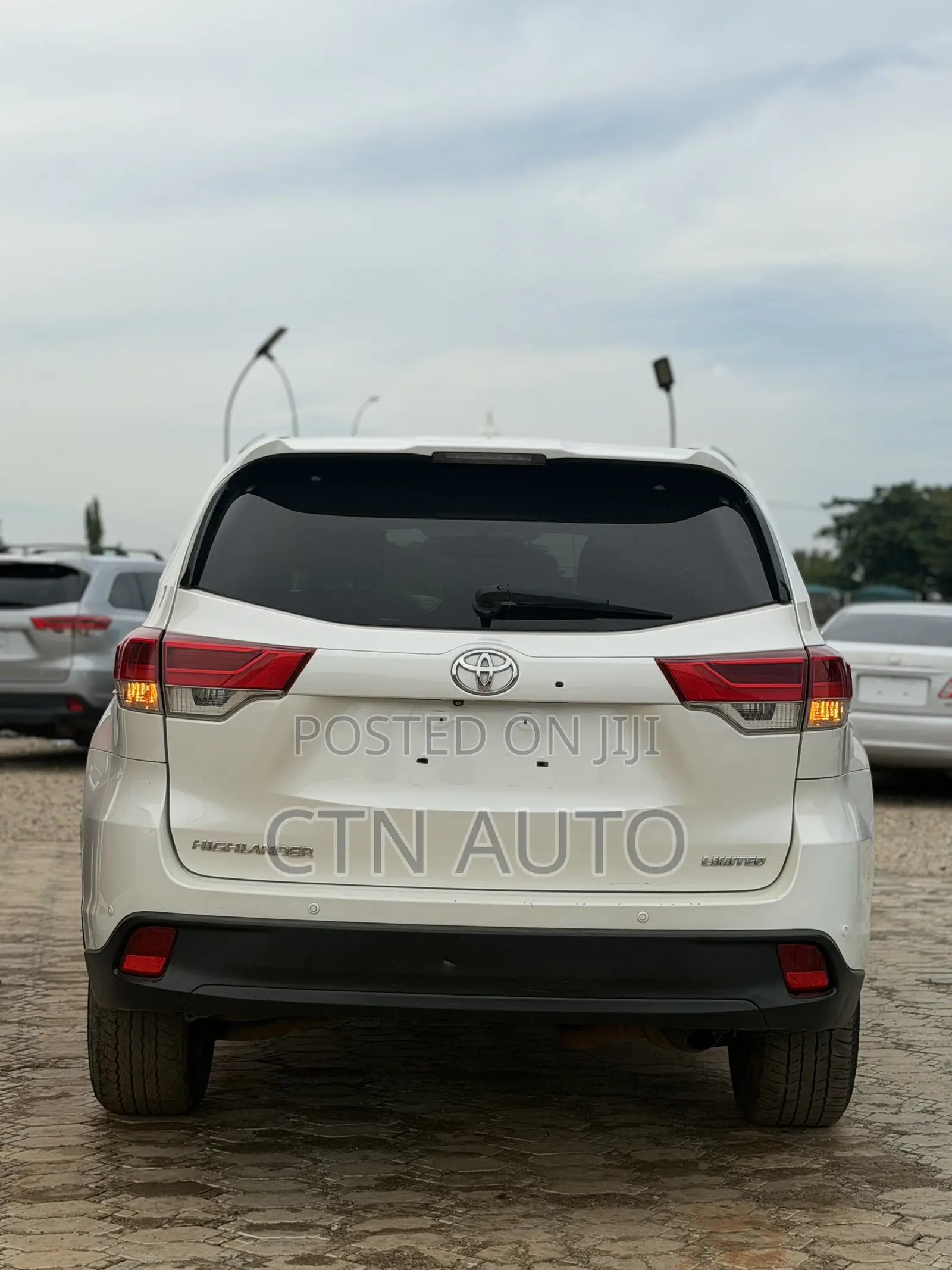 Toyota Highlander Limited 4dr SUV AWD (3.5L 6cyl 6A) 2015 White