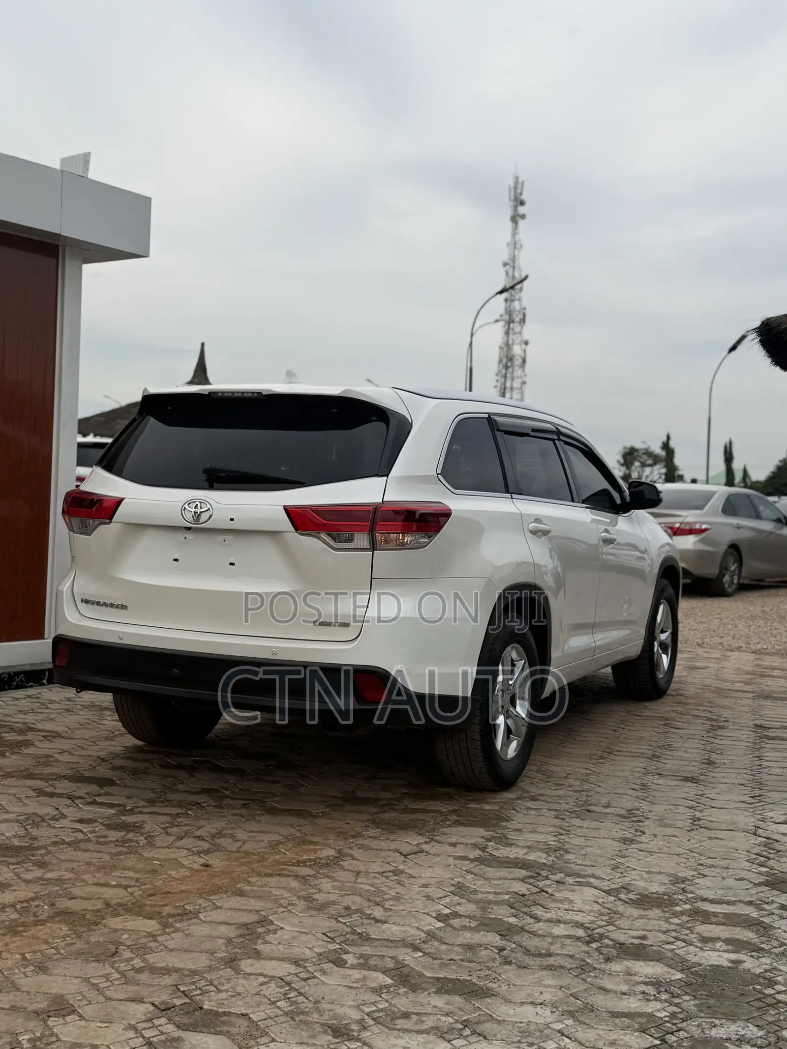 Toyota Highlander Limited 4dr SUV AWD (3.5L 6cyl 6A) 2015 White