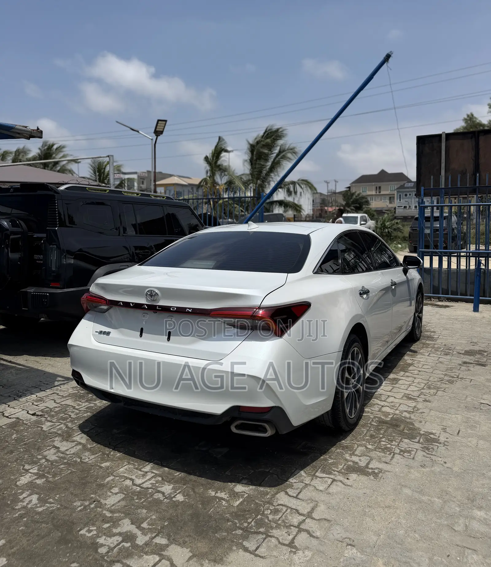 Toyota Avalon 2023 White