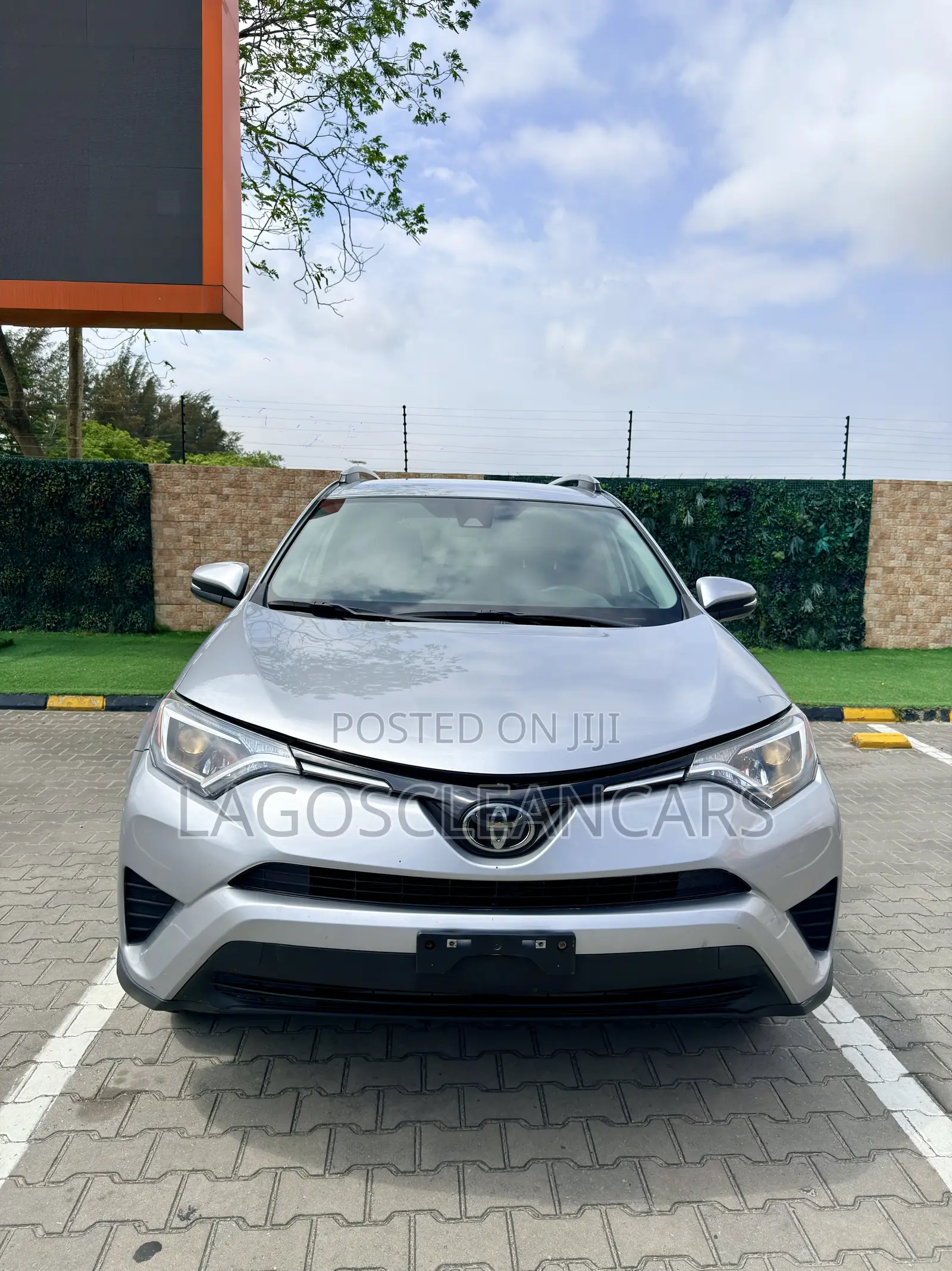 Toyota RAV4 LE 4dr SUV AWD (2.5L 4cyl 6A) 2018 Silver