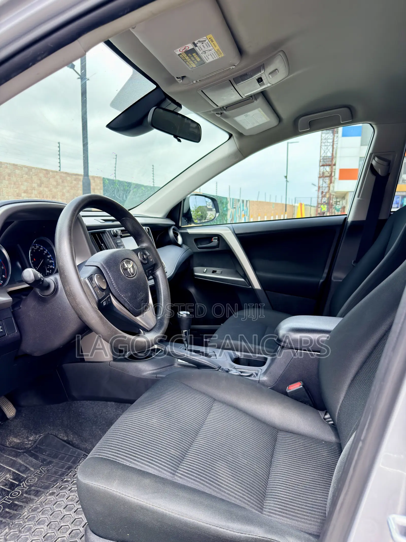 Toyota RAV4 LE 4dr SUV AWD (2.5L 4cyl 6A) 2018 Silver