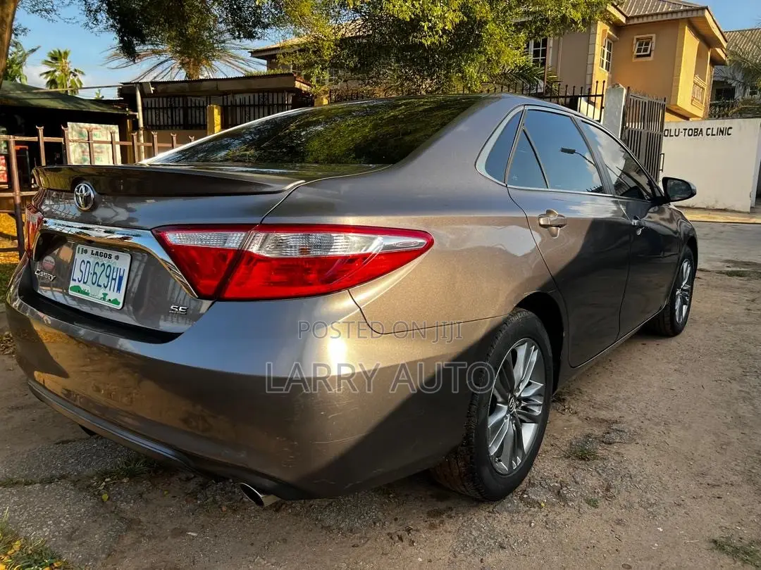 Toyota Camry 2016 Gray
