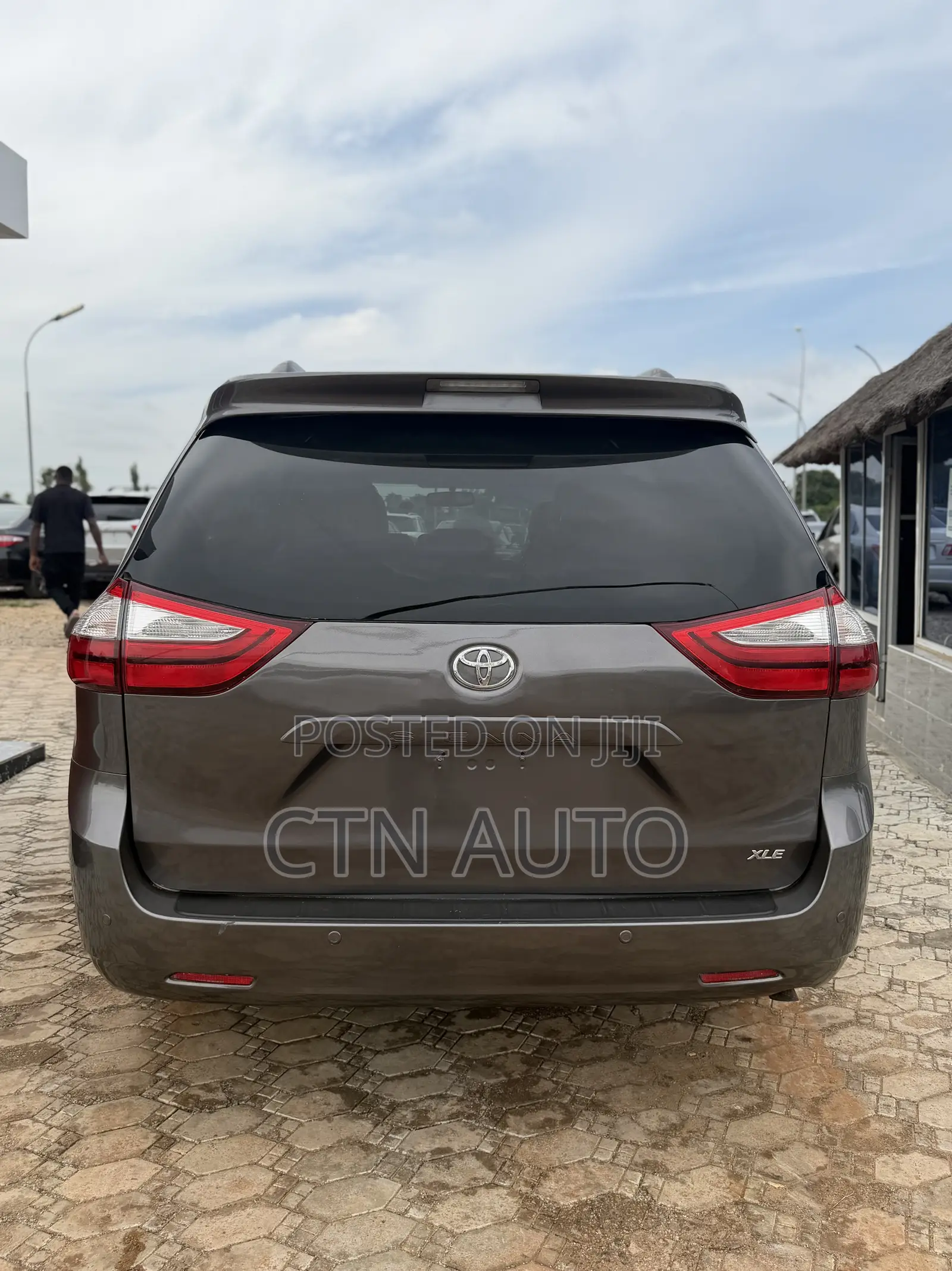 Toyota Sienna XLE Premium 7 Passenger (3.5L 6cyl 6A) 2016 Gray