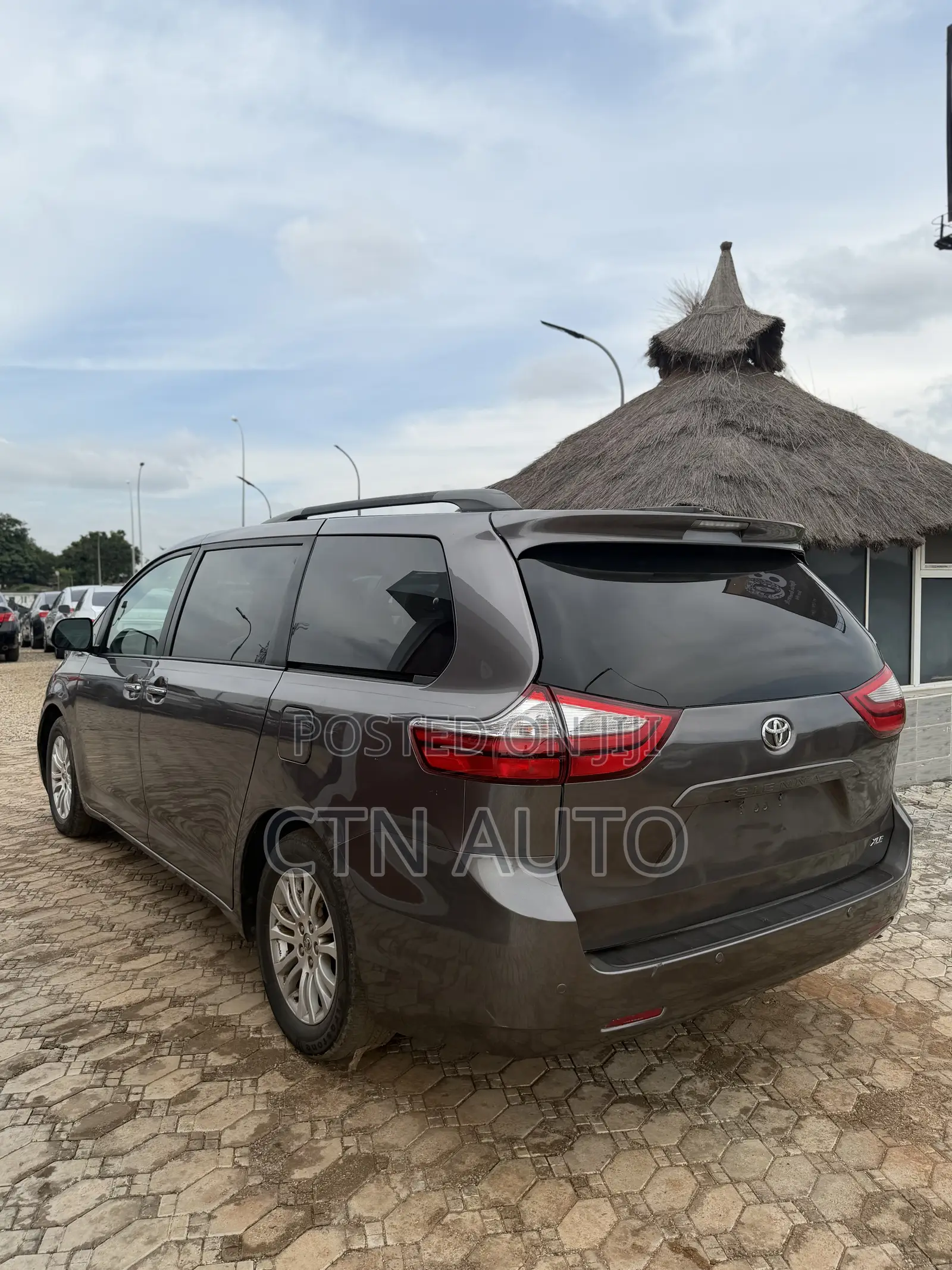 Toyota Sienna XLE Premium 7 Passenger (3.5L 6cyl 6A) 2016 Gray