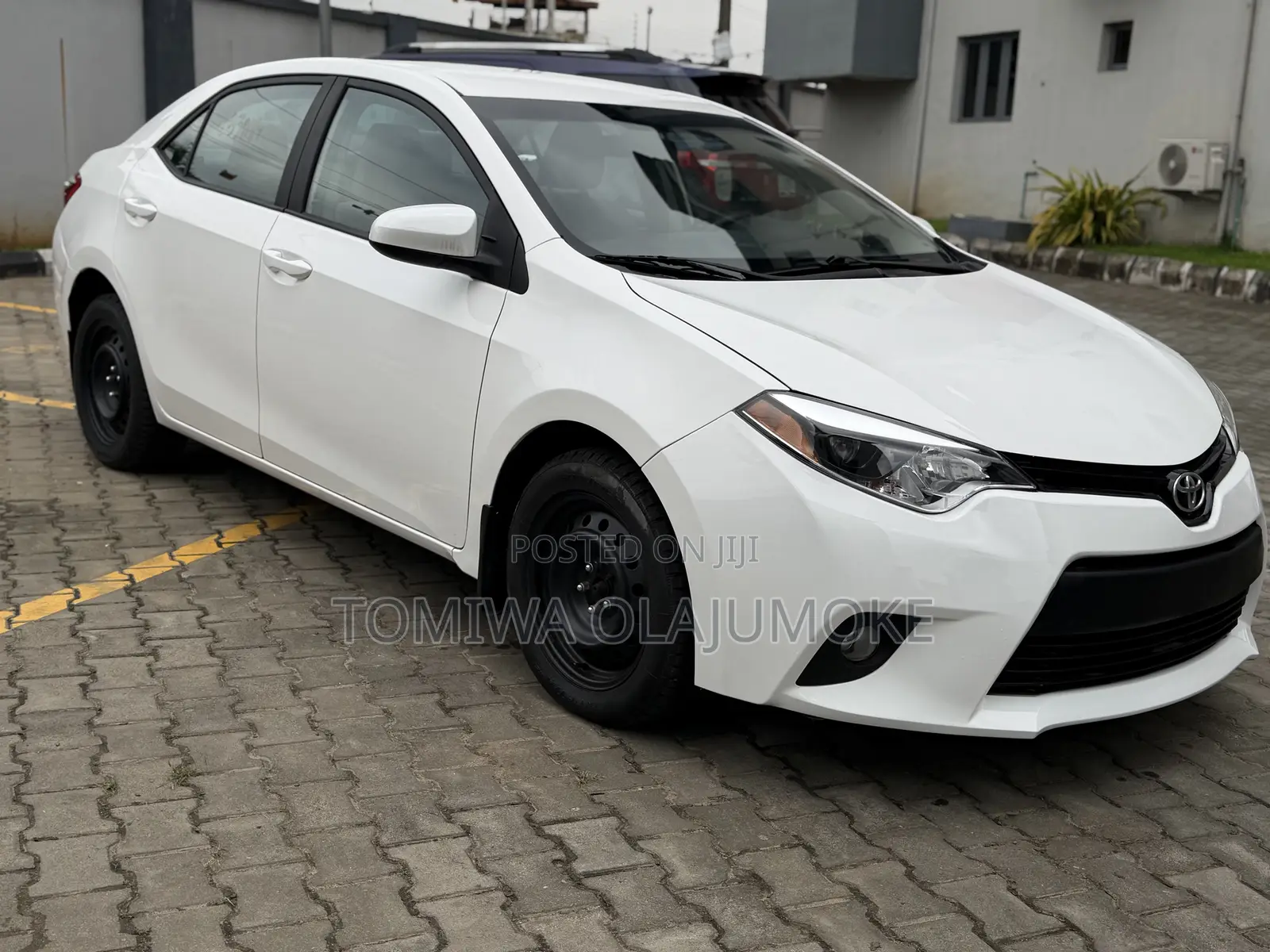 Toyota Corolla LE 4dr Sedan (1.8L 4cyl CVT) 2016 White