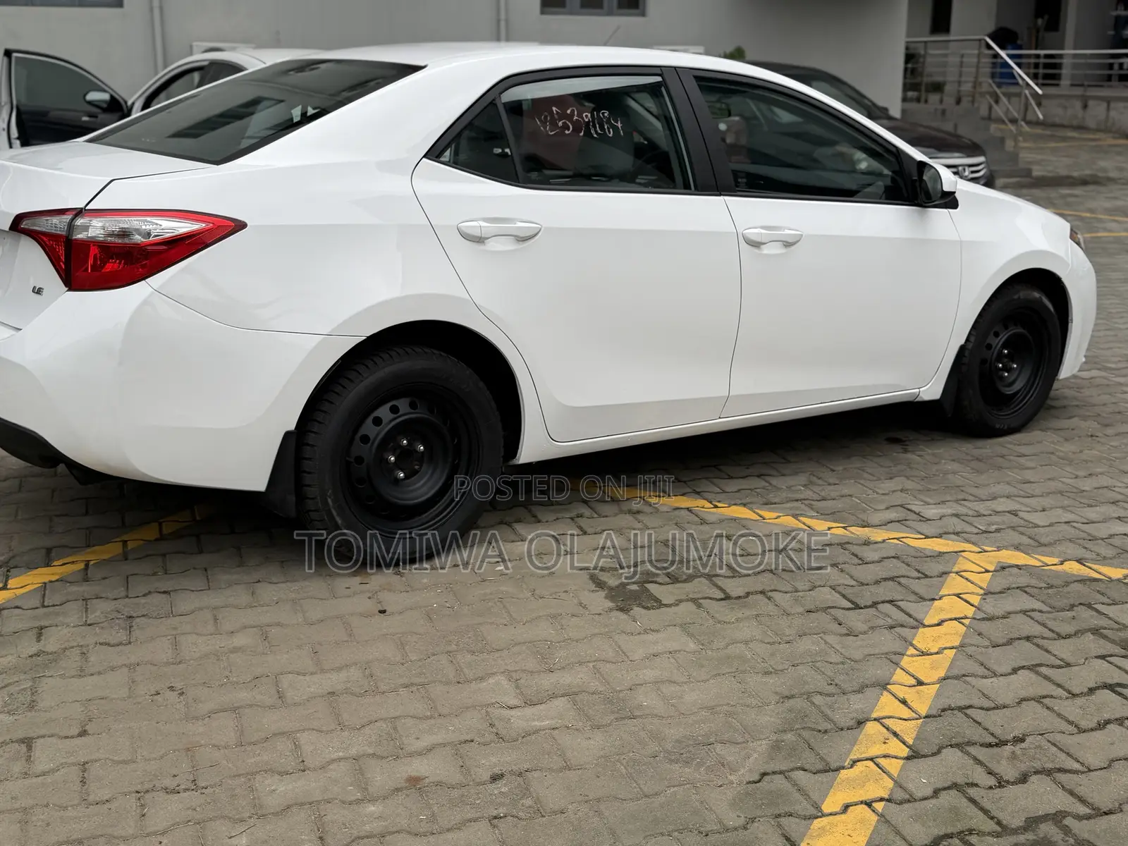 Toyota Corolla LE 4dr Sedan (1.8L 4cyl CVT) 2016 White