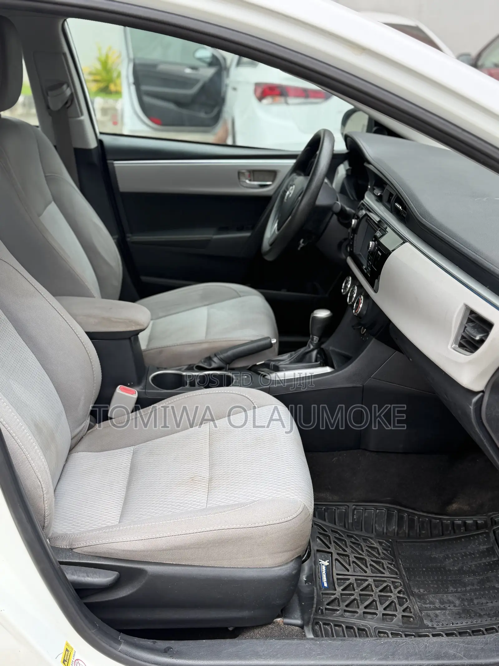 Toyota Corolla LE 4dr Sedan (1.8L 4cyl CVT) 2016 White