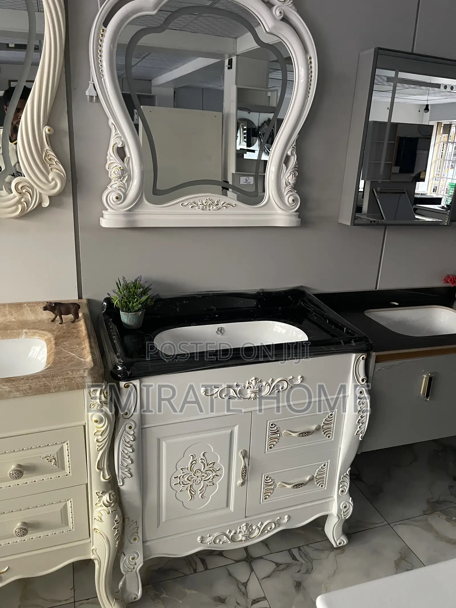 Royal England Cabinet With Sensor Mirror Light