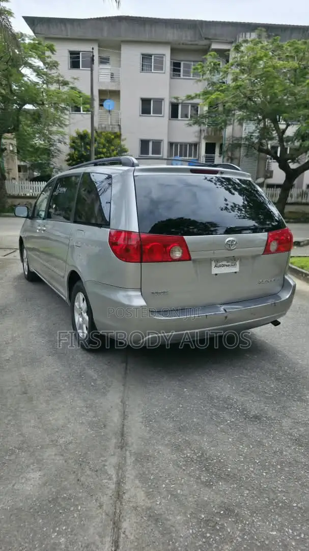 Toyota Sienna 2009 Gray
