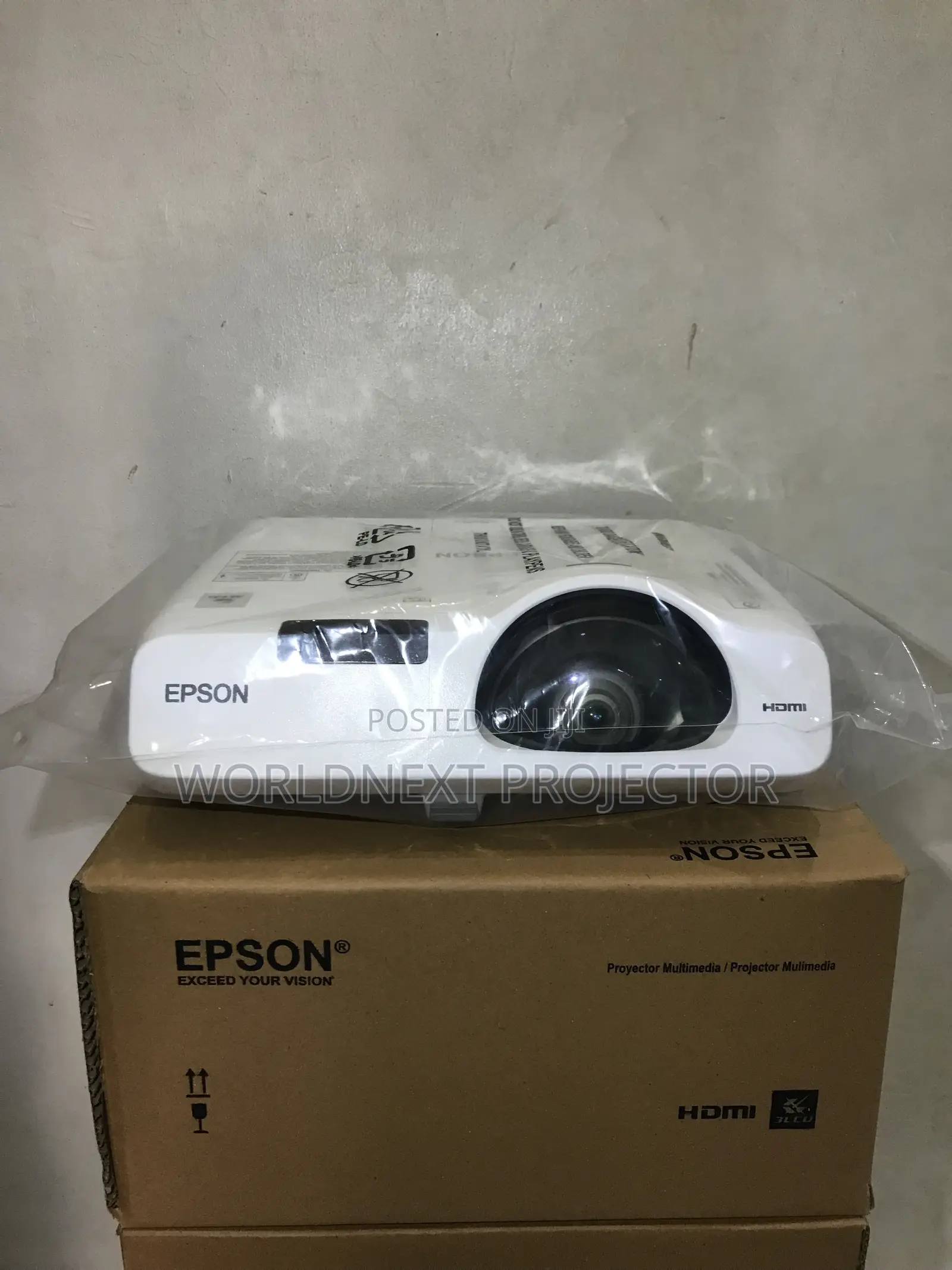 Epson EB-535W: Big-Screen Impact From a Short Throw Distance