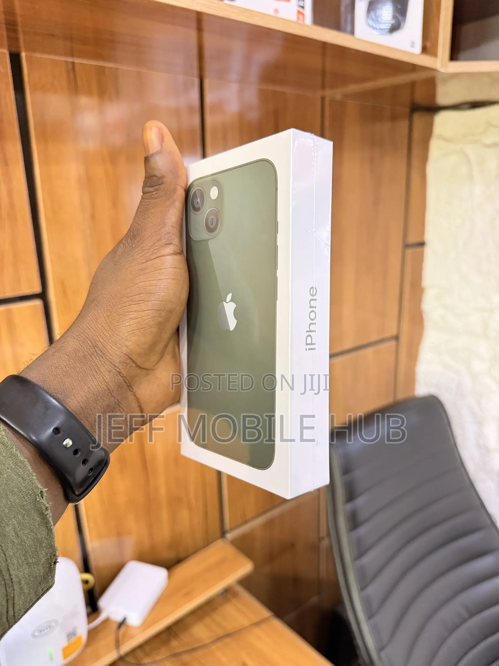 New Apple iPhone 13 256 GB Green