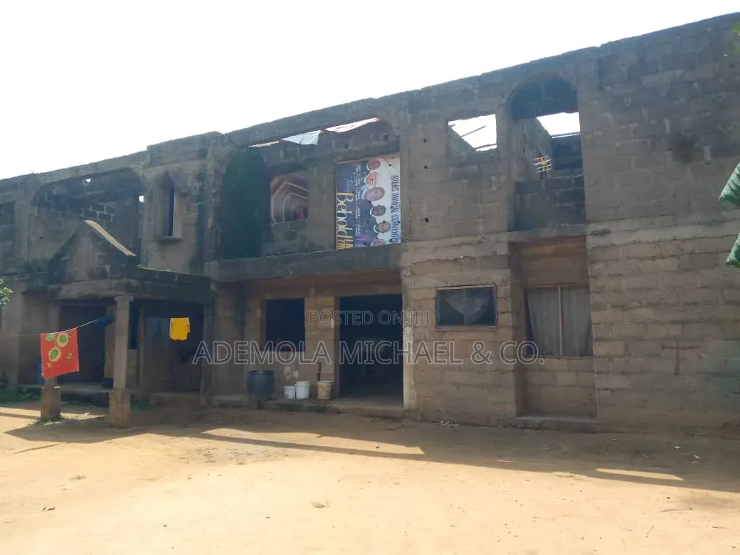 3bdrm Block of Flats in 4 Units 3 Bedroom, Nyanya for sale