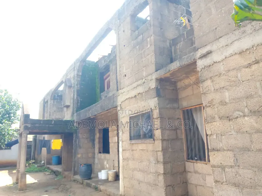 3bdrm Block of Flats in 4 Units 3 Bedroom, Nyanya for sale