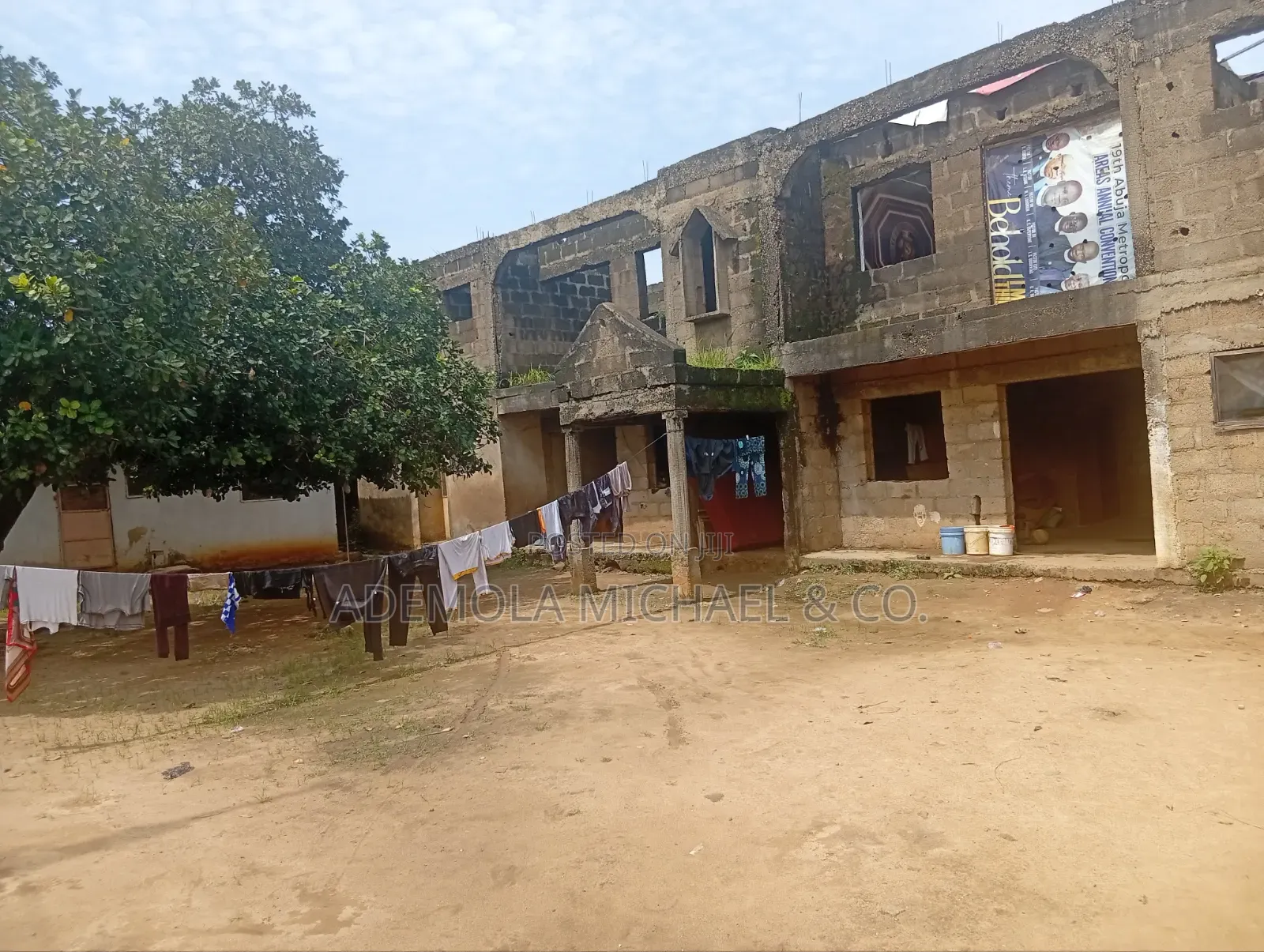 3bdrm Block of Flats in 4 Units 3 Bedroom, Nyanya for sale