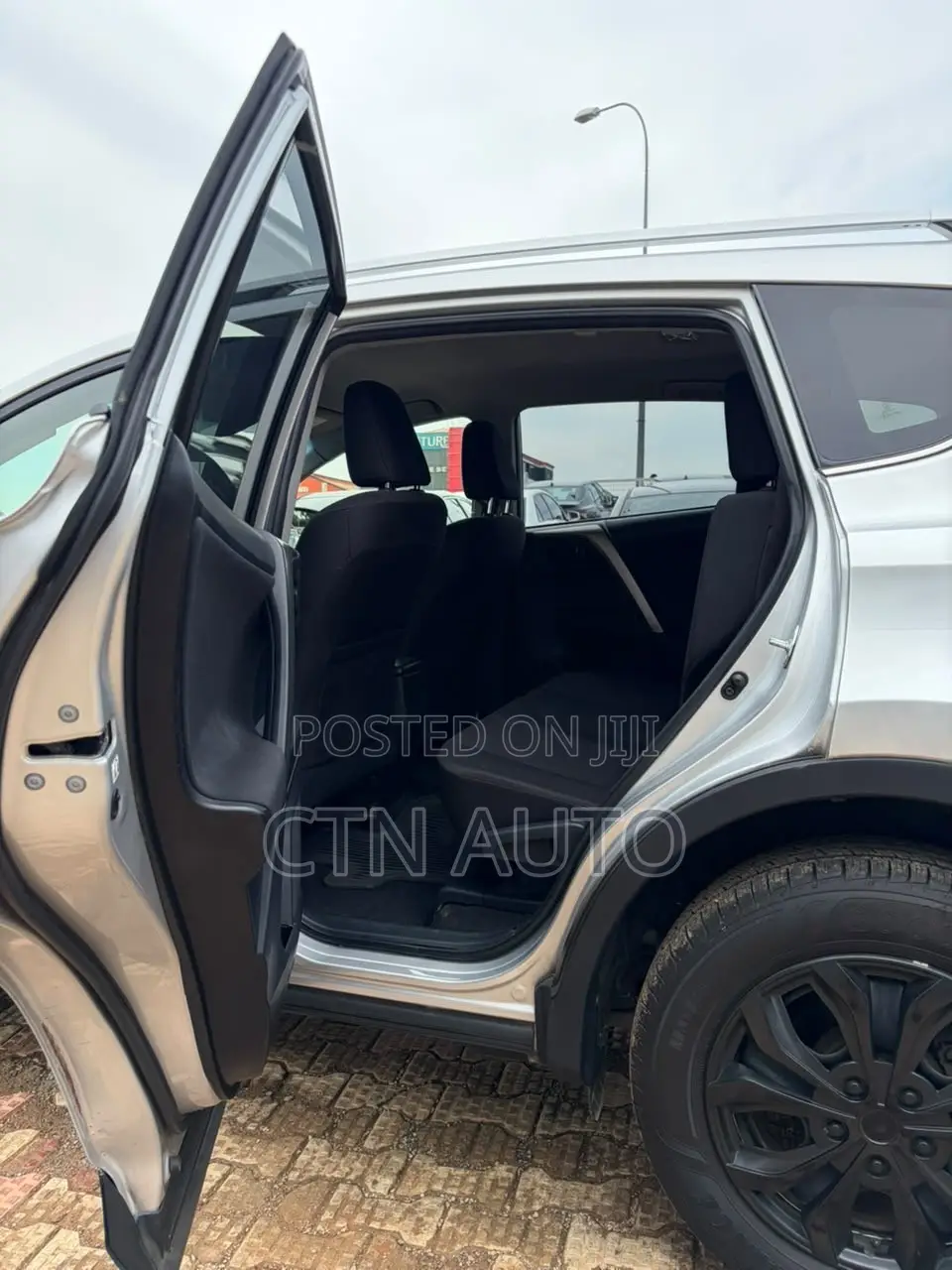 Toyota RAV4 LE 4dr SUV (2.5L 4cyl 6A) 2014 Silver
