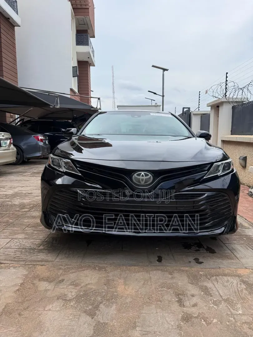 Toyota Camry SE FWD (2.5L 4cyl 8AM) 2018 Black