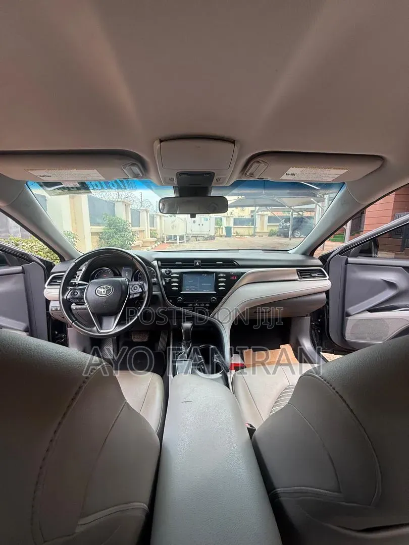 Toyota Camry SE FWD (2.5L 4cyl 8AM) 2018 Black