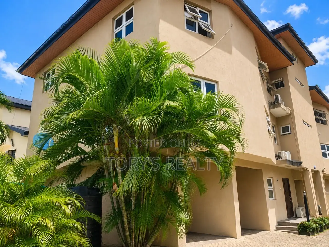 20bdrm House in Victoria Island Extension for sale