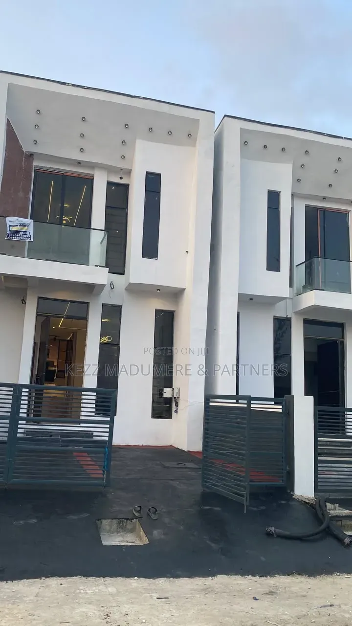 4bdrm Duplex in Ikota Lekki , Lagos for sale