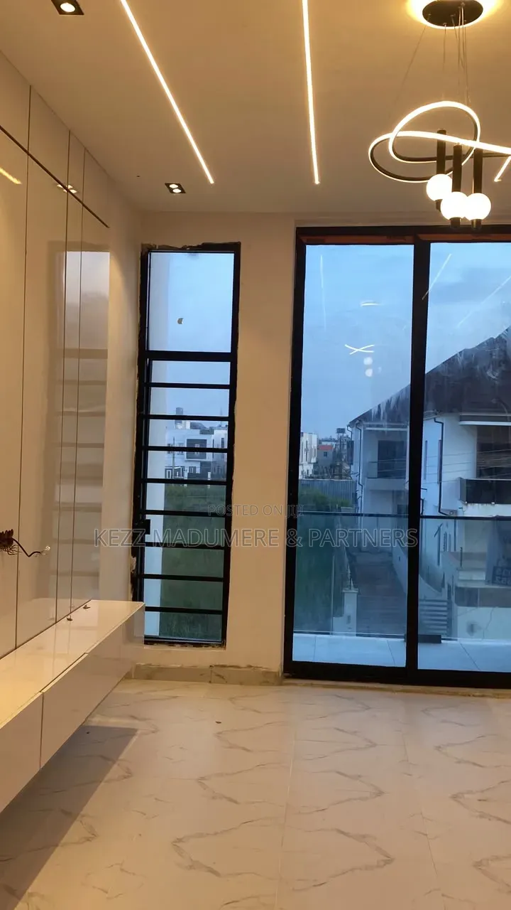 4bdrm Duplex in Ikota Lekki , Lagos for sale