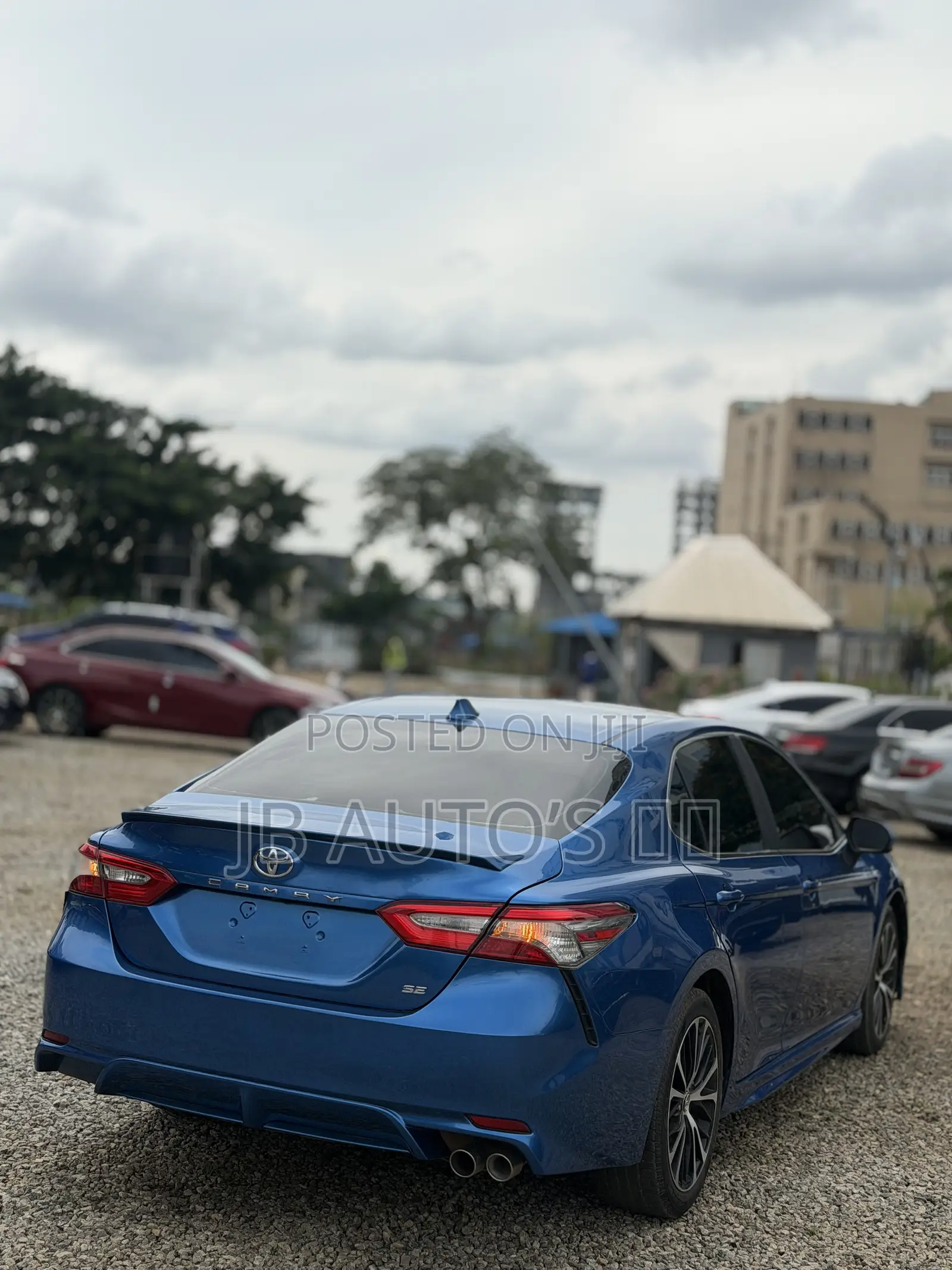 Toyota Camry SE FWD (2.5L 4cyl 8AM) 2018 Blue