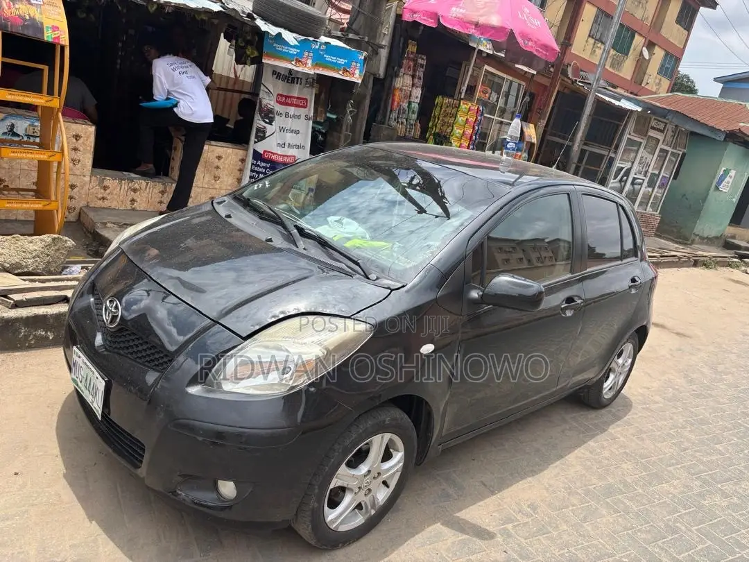 Toyota Yaris 2011 Blue