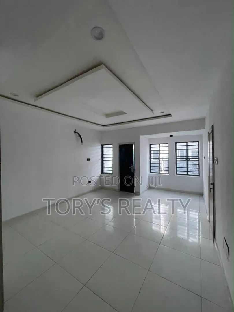 3bdrm Townhouse/Terrace in Lekki Phase 2 for sale
