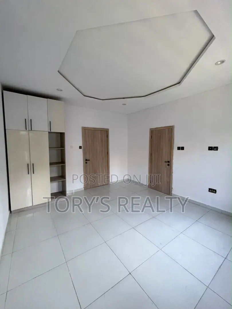 3bdrm Townhouse/Terrace in Lekki Phase 2 for sale