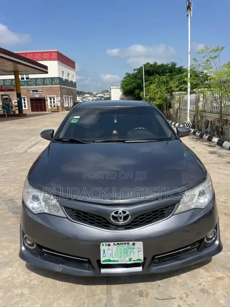 Toyota Camry LE 4dr Sedan (2.5L 4cyl 6A) 2013 Gray