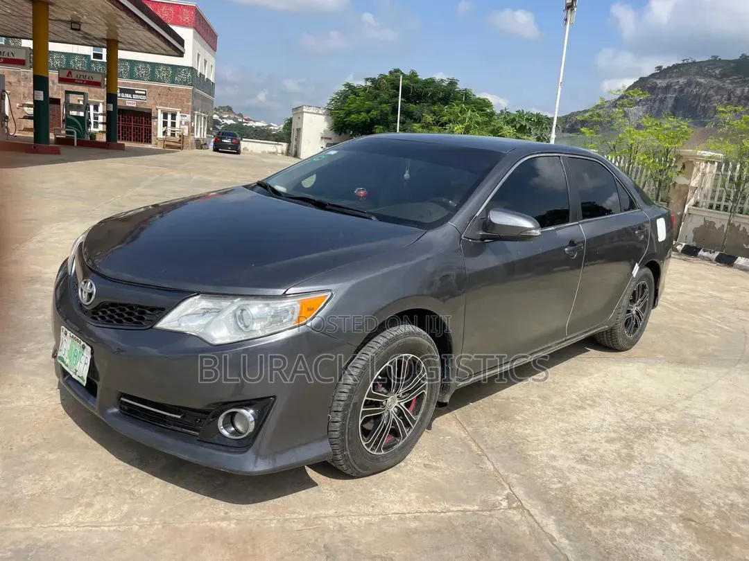Toyota Camry LE 4dr Sedan (2.5L 4cyl 6A) 2013 Gray