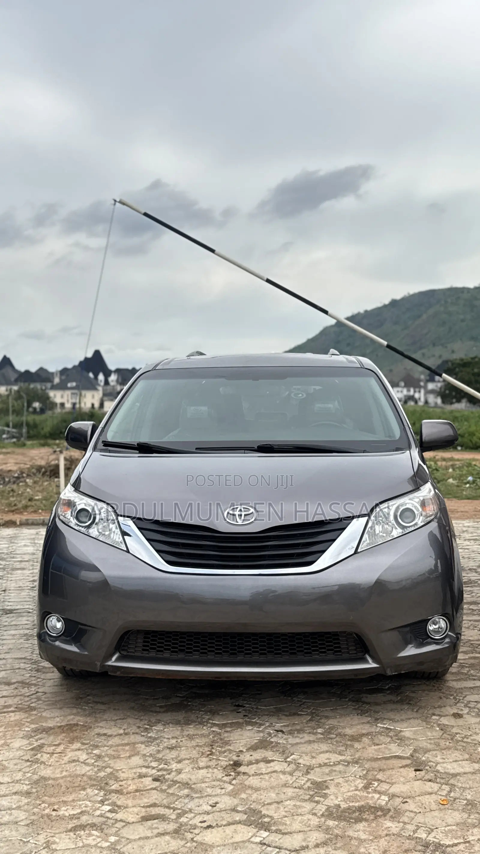 Toyota Sienna XLE 7 Passenger Auto Access Seat (3.5L 6cyl 6A) 2016 Gray